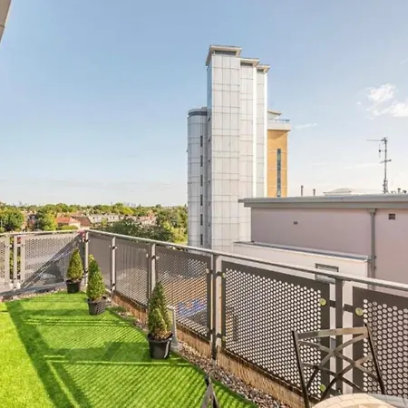 Penthouse Apartment In Bromley